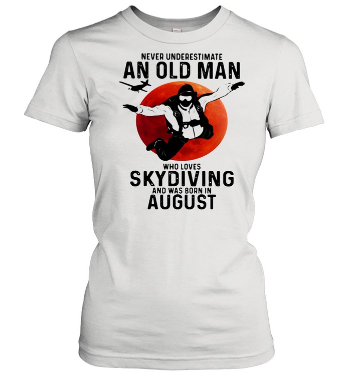 Never Undersestimate An Old Man Who Loves Skydiving And Was Born In August Blood Moon Classic Women's T-shirt