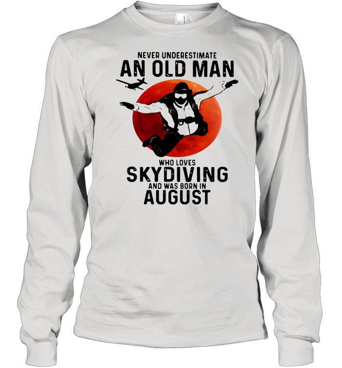 Never Undersestimate An Old Man Who Loves Skydiving And Was Born In August Blood Moon Long Sleeved T-shirt
