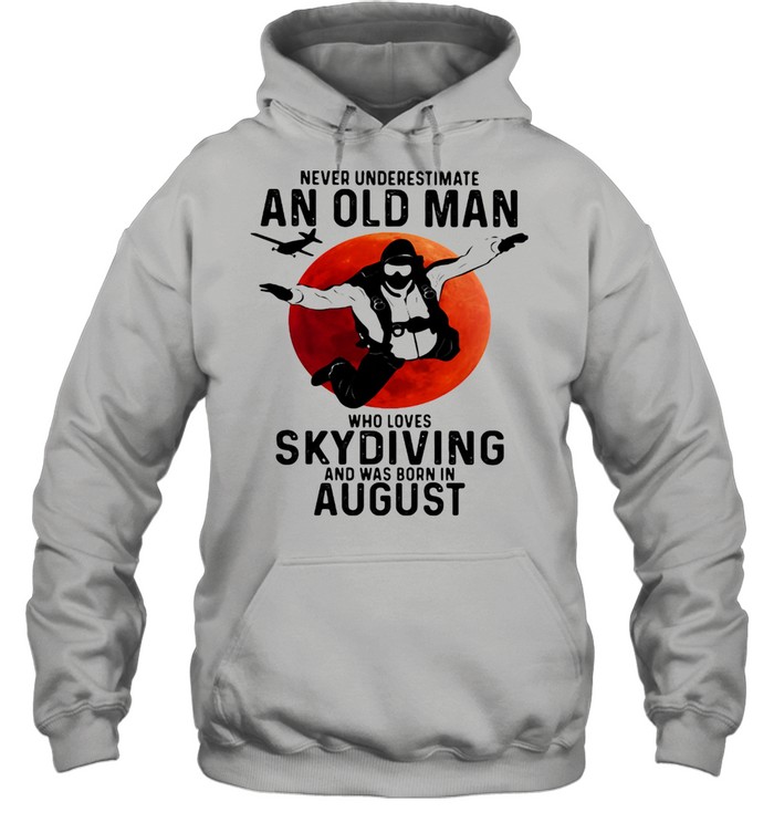 Never Undersestimate An Old Man Who Loves Skydiving And Was Born In August Blood Moon Unisex Hoodie